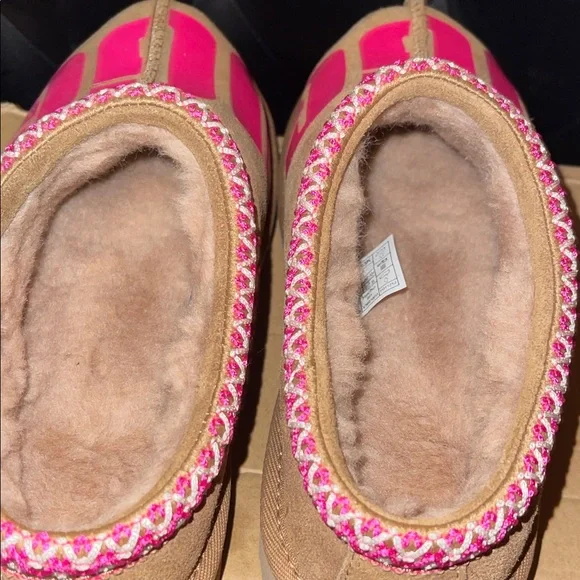 UGG Brown Slippers with Vibrant Pink Details - Picture 5 of 14
